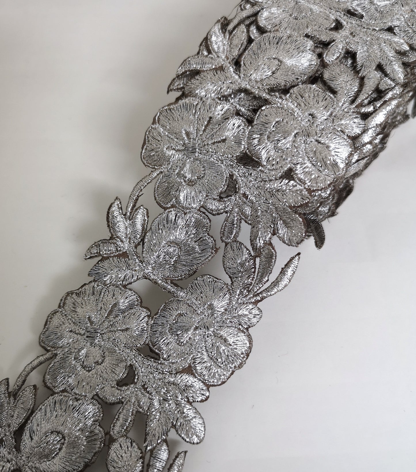 7901 Wide Silver Pansy Flower Cutwork Trim