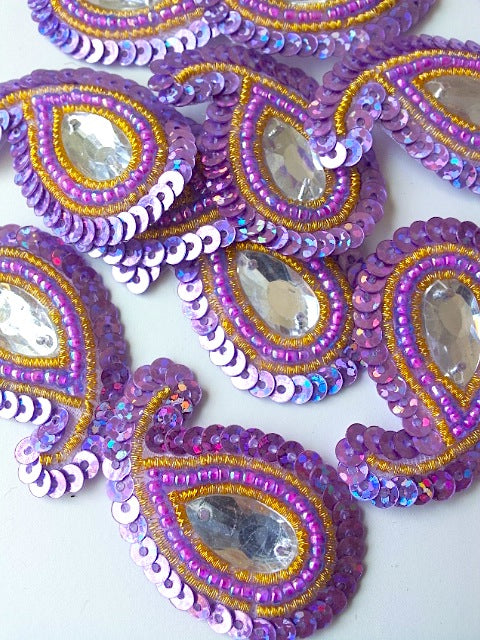 A28 Lilac & Gold Small Paisley Shaped Sequin Motif