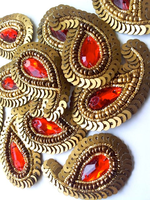A28 Matt Gold & Red Small Paisley Shaped Sequin Motif