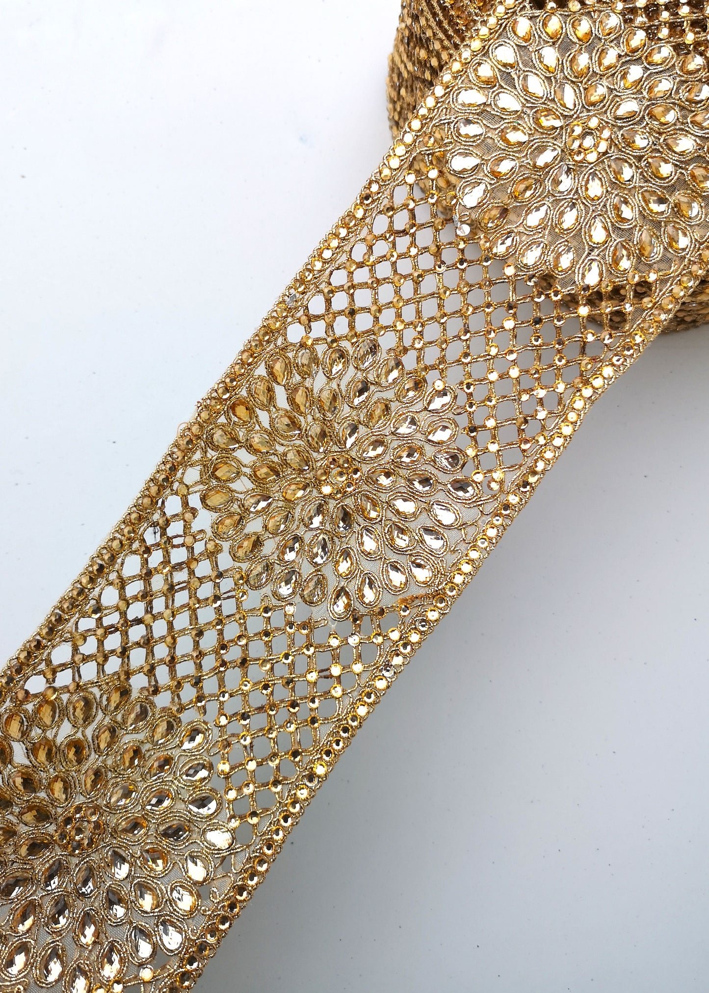 Wide Gold Diamond Criss Cross Flower Trim