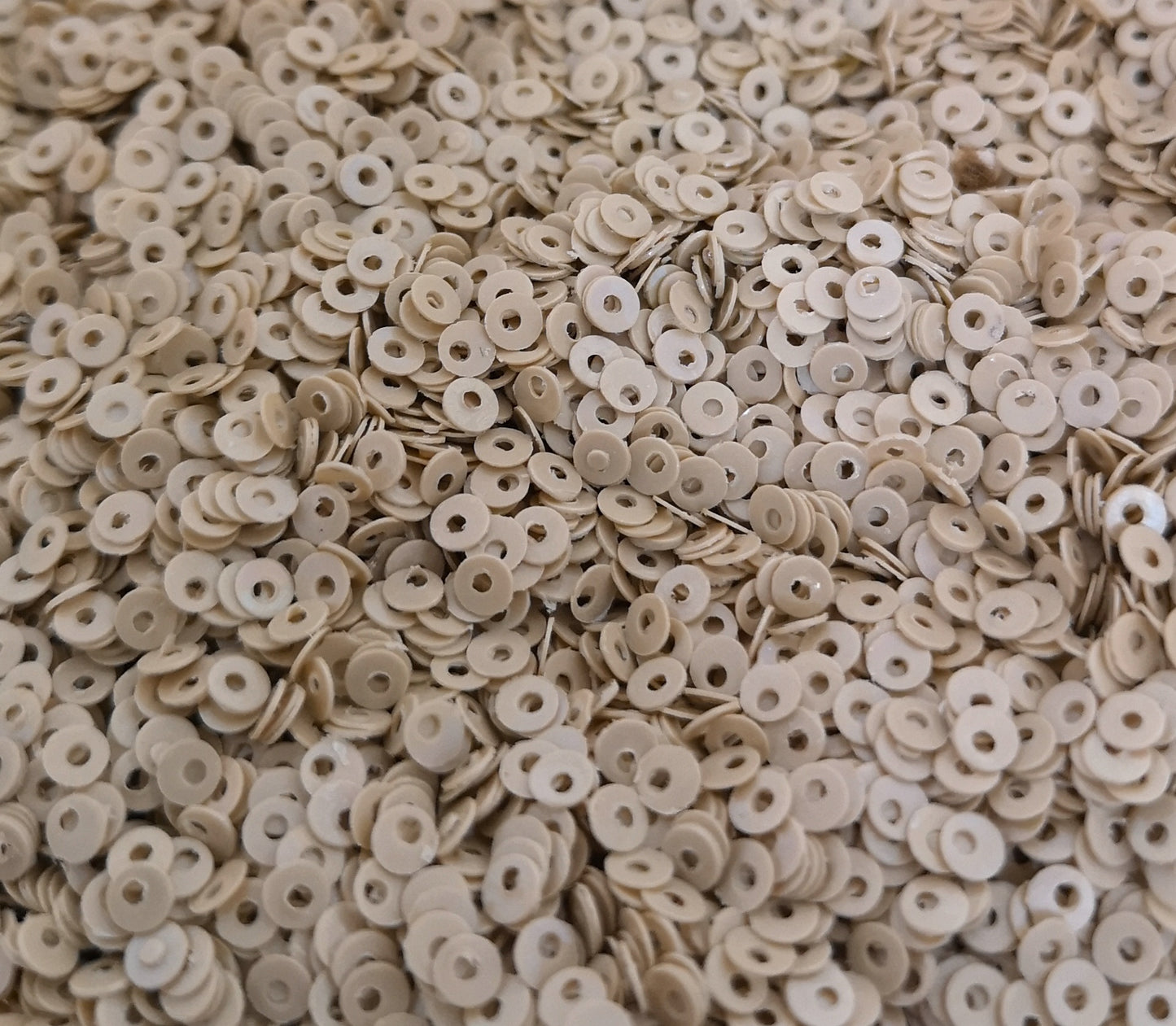 3mm Beige opaque Sequins