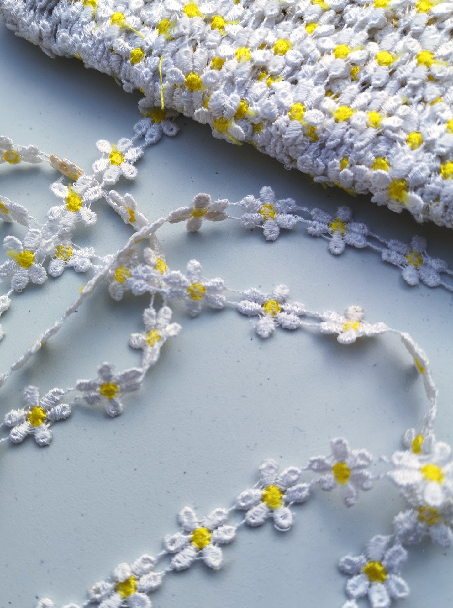White & Yellow Daisy Motif Trim