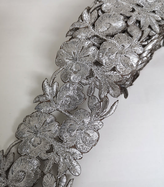 7901 Wide Silver Pansy Flower Cutwork Trim
