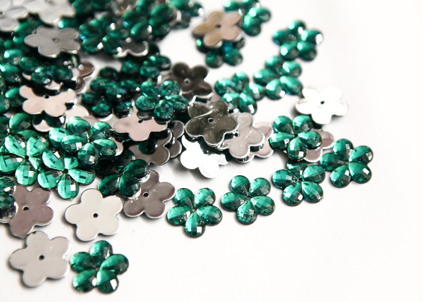 Emerald Green 15mm Flower Flat Back Gems