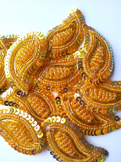 A26 Yellow Gold Leaf Shaped Motif