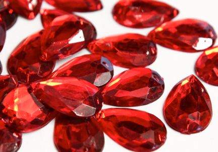 Red 20mm x 30mm Teardrop Flat Back Gems